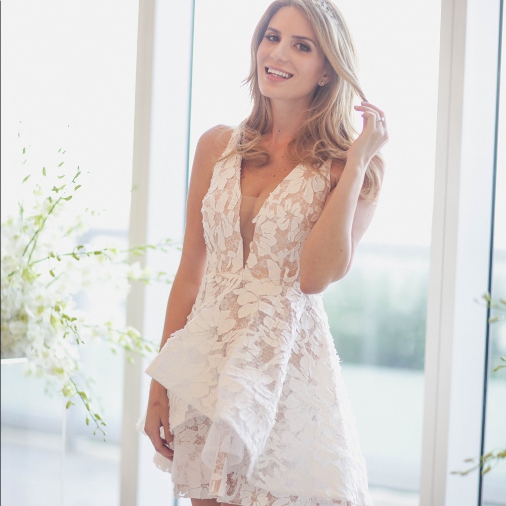 Selling my civil wedding dress, beautiful, classy and elegant.